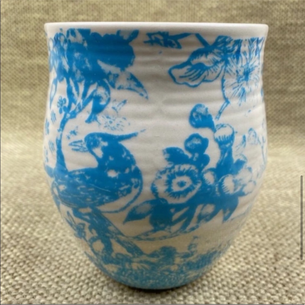 Anthropologie monogrammed letter E mug - Picture 5 of 9